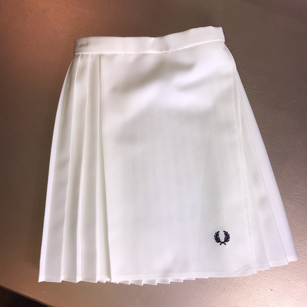 EUC! Vintage Tennis Skirt, white, pleated, wrap